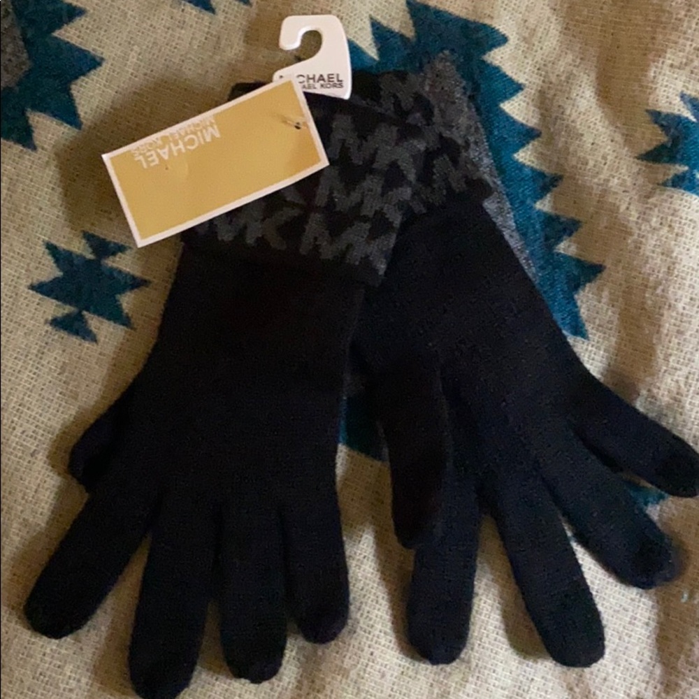 Michael Kors gloves - Picture 2 of 3